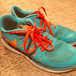 Nike Free Runs SIZE 9.5